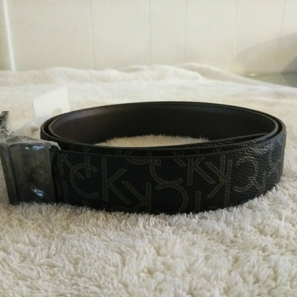 CALVIN KLEIN MEN'S TWIST REVERSIBLE LEATHER BELT